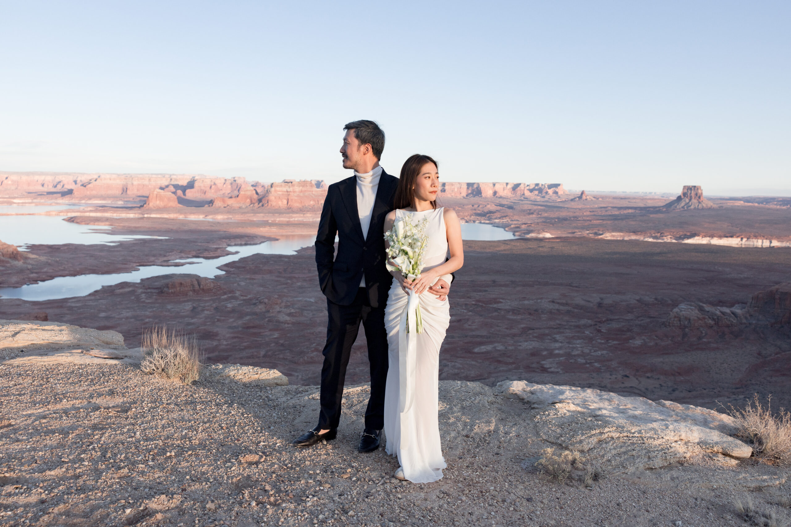 Bride and groom at Horseshoe Bend during sunset – Sedona and Page Arizona photographer