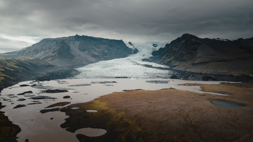 Couple eloping at Vatnajökull Glacier Lagoon in Iceland | Kollar Photography
